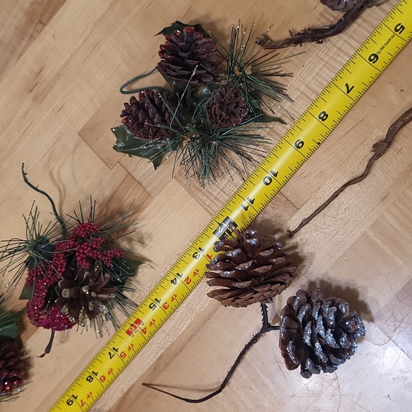 Christmas Decorations Small Individual Wreaths w Pinecones & Glitter - Picture 8 of 9